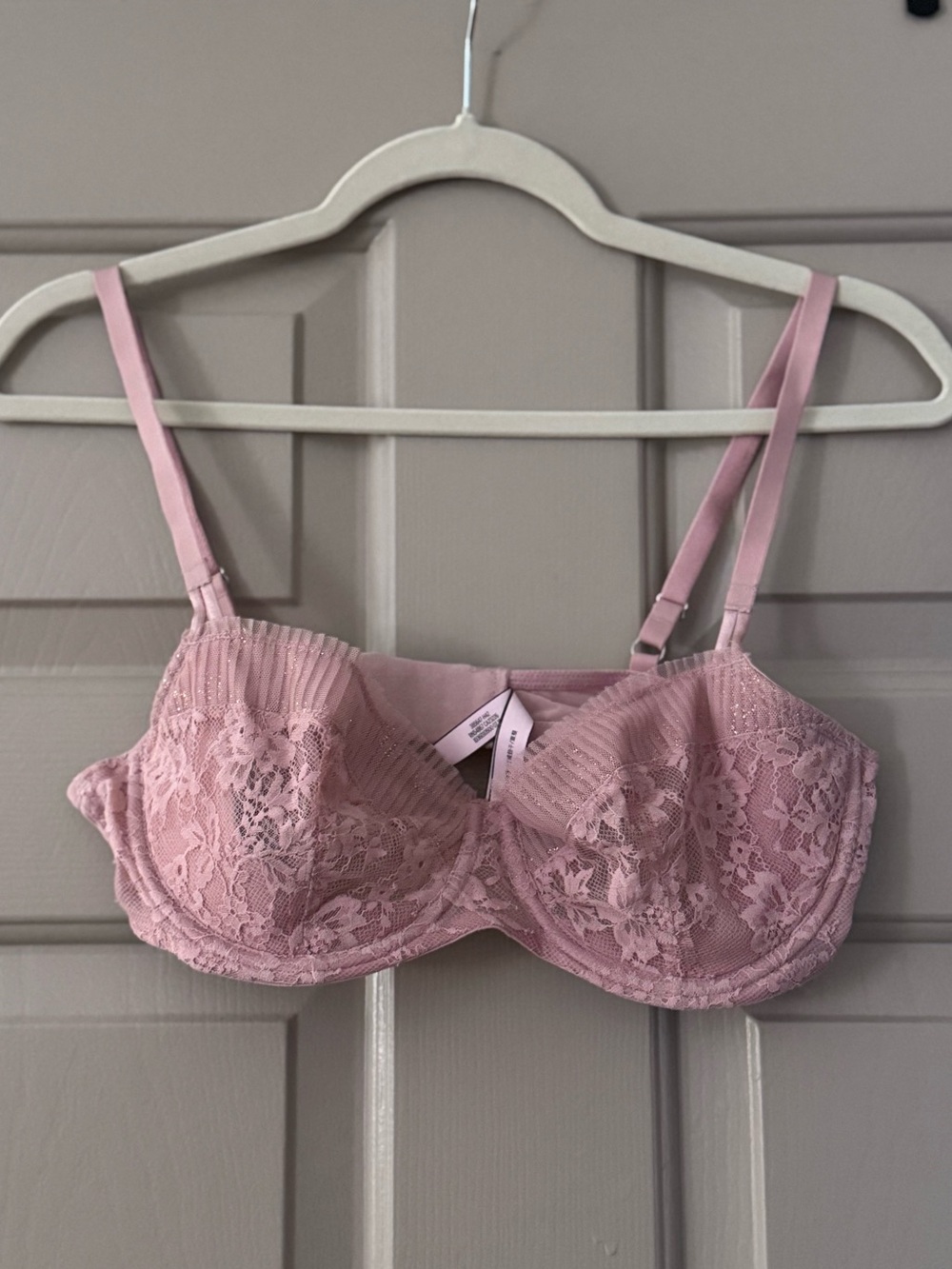 Victoria Secrets pink Lace Underwire Bra